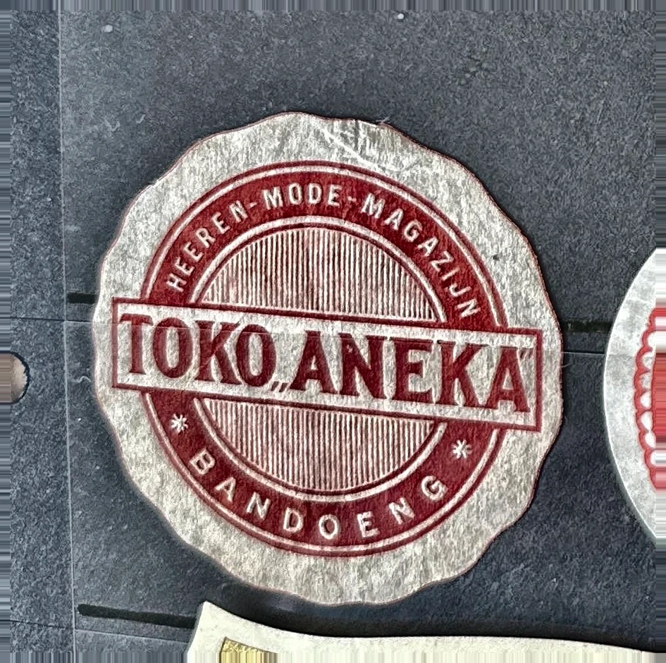 Sluitzegel Toko Aneka – Heeren-Mode-Magazijn Bandoeng