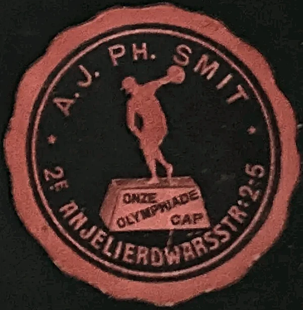 Sluitzegel A.J. Ph. Smit – Onze Olympiade Cap, Amsterdam