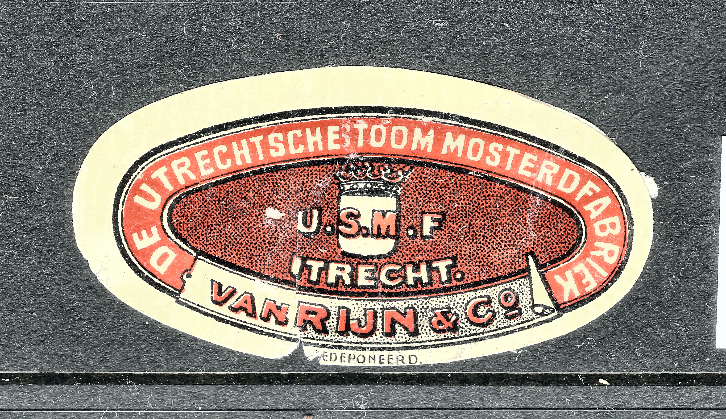 Sluitzegel De Utrechtsche Stoom Mosterdfabriek – Van Rijn & Co.