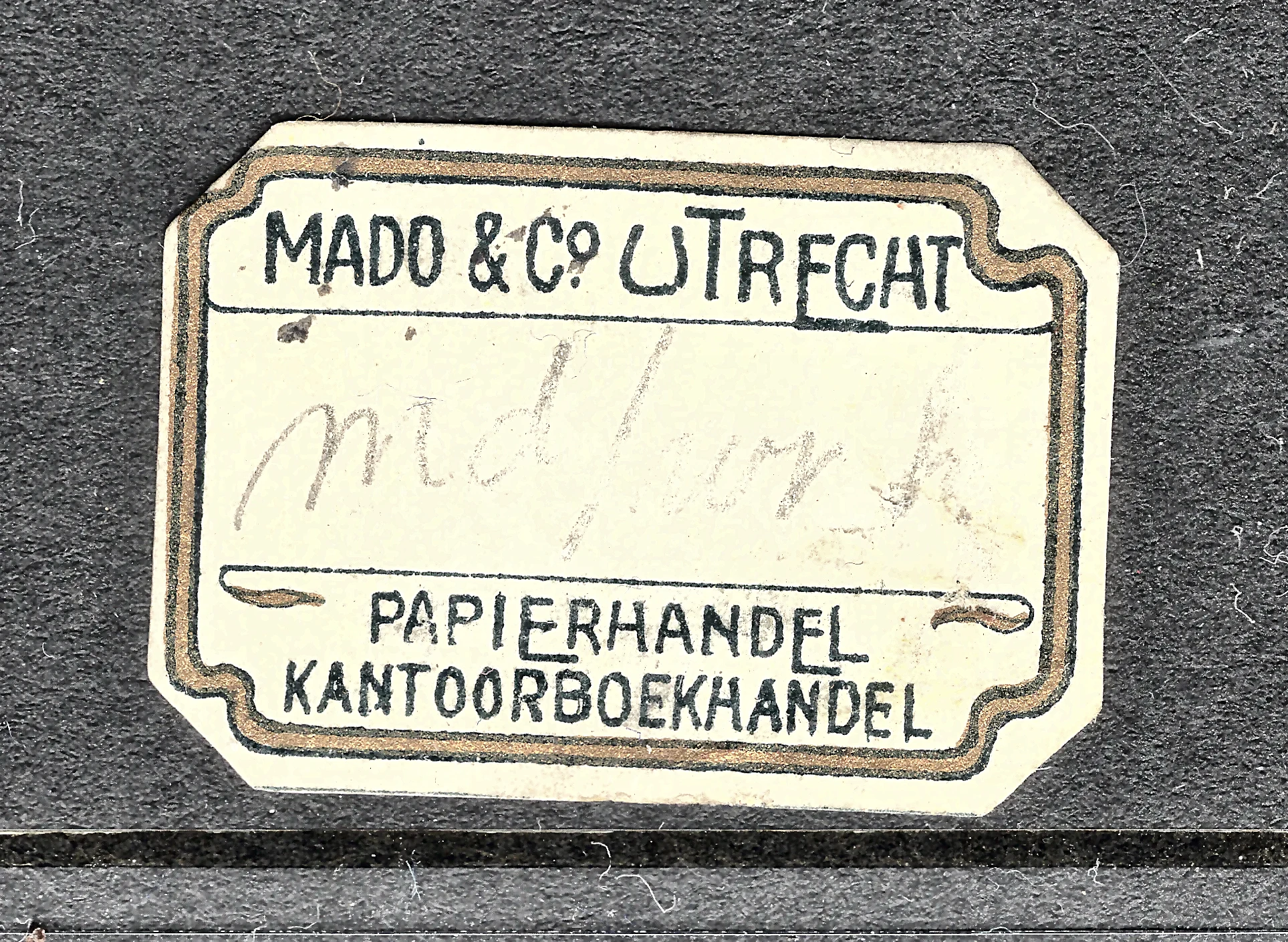 Sluitzegel Mado & Co. Utrecht – Papierhandel en Kantoorboekhandel