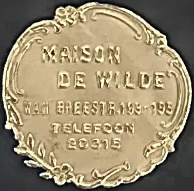 Sluitzegel Maison De Wilde – Van Breestraat Amsterdam