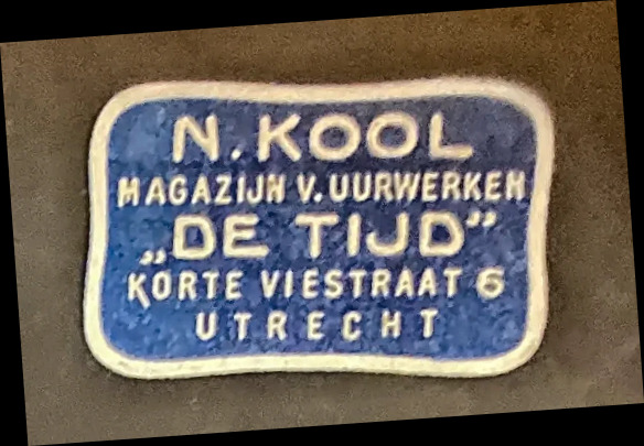 Sluitzegel N. Kool – Magazijn voor Uurwerken 'De Tijd', Utrecht